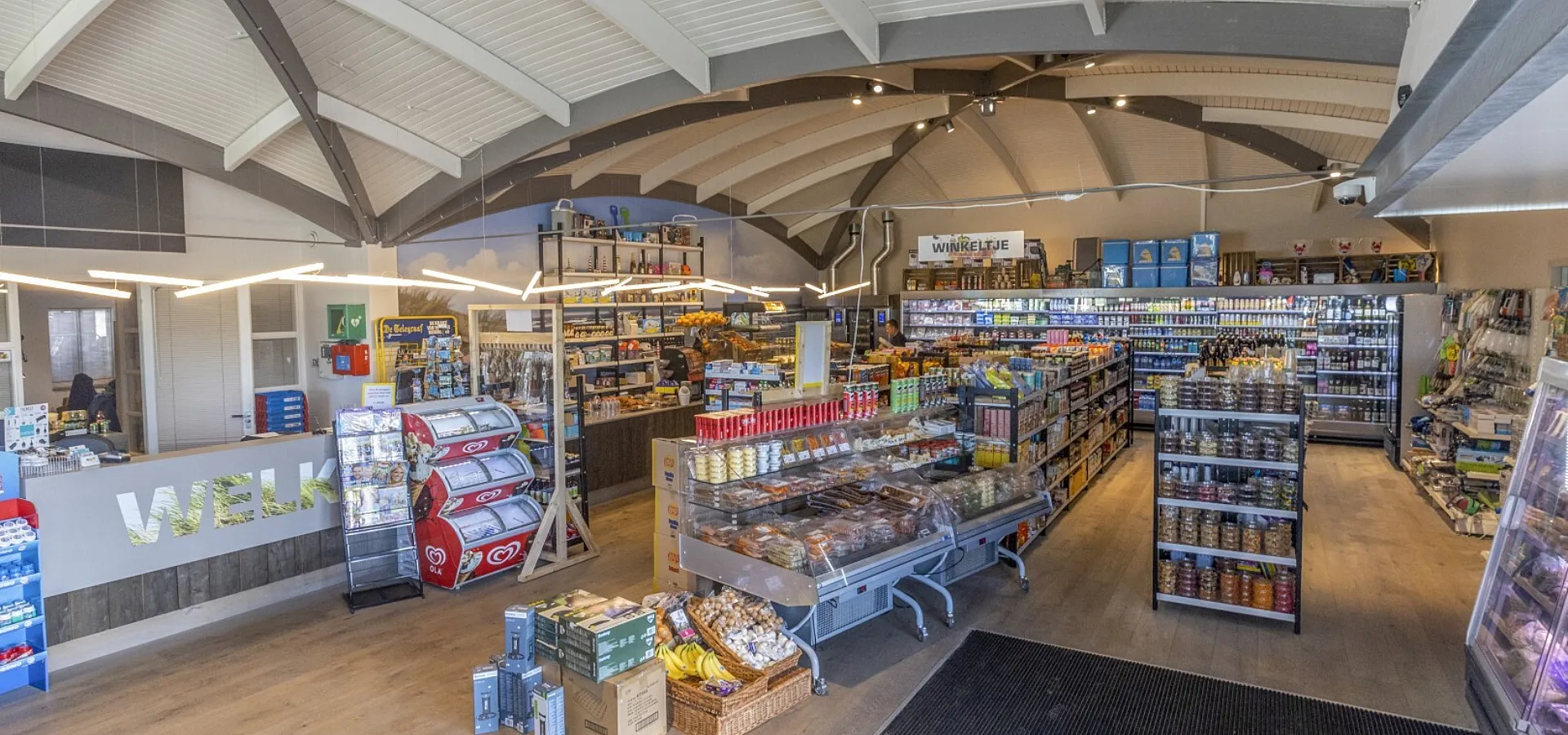 GROOT DRUKWERK Camping Duinoord Ameland 4 Groot